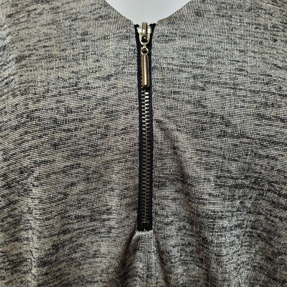 Gibson & Latimer Women Gold Metallic Knit Top V-Neckline Zipper Detail Small - Picture 6 of 9